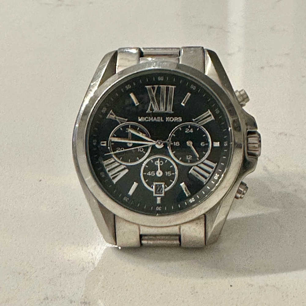 Michael Kors Bradshaw MK5705 Silver/Black Watch. Pre-Owned. RARE